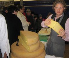 60 Buden/Stände/Aussteller mit Produtken, welche wir bei unseren Reisen auch bereisen 