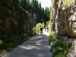 Valeppt Radtour: Radeln durch eine Klamm! Hammer! ein geteerter Radweg durch eine solche Natur! 