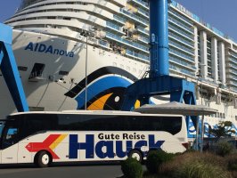 Mit dem Bus zum Schiff, wir fahren vor! 