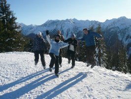 Da ist die Freude doch ins Gesicht geschrieben. Wintersport mit Gute Reise Hauck