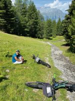 Birgit braucht Pause. Hier zwischen Tschyeck und Bergkastel