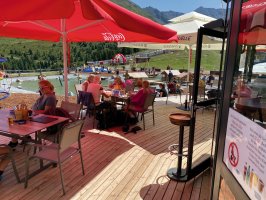Bergkastell Bergbahnen --- da kommen die Gondeln von unten ´rauf